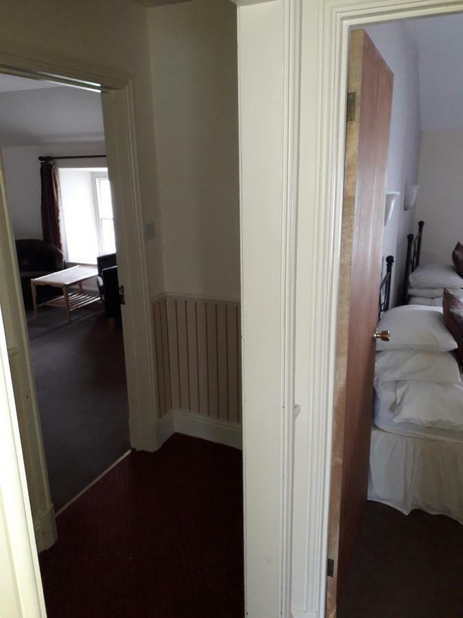 The Black Lion Hotel Cardigan Exteriér fotografie